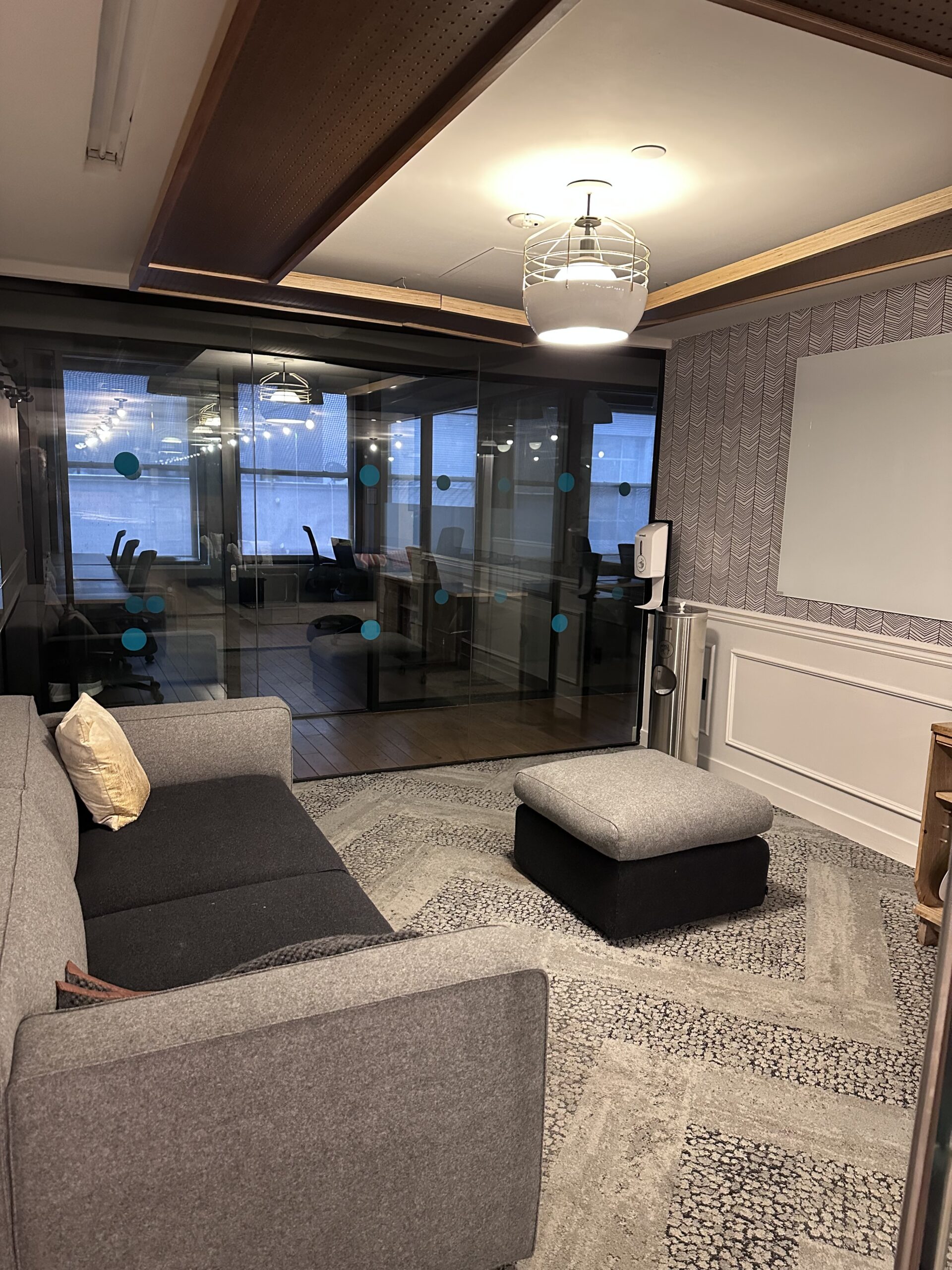 Quiet Corners for Meaningful Discussions